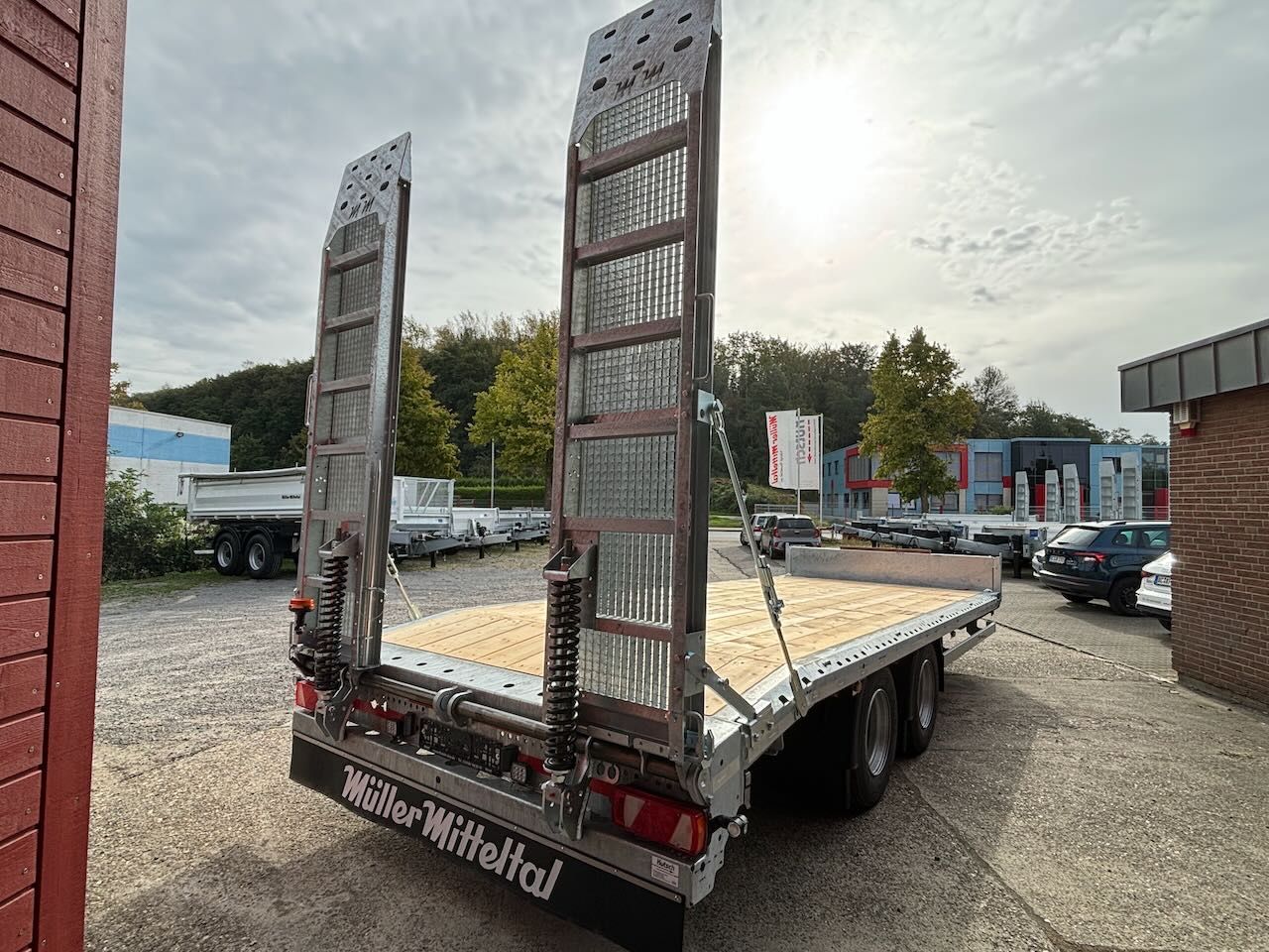 Fahrzeugabbildung Müller-Mitteltal ETÜTAR 14,4  Plateau+ Containerver. Runduml. RDÜ