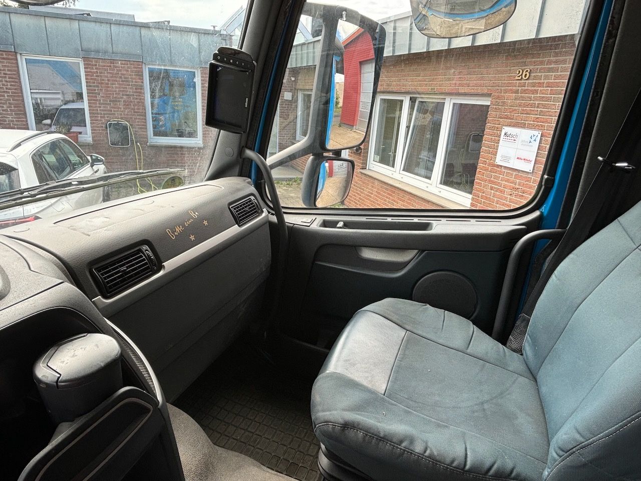 Fahrzeugabbildung Volvo FM 330 /8x2/ Getränke 10m mit Lbw. 2t
