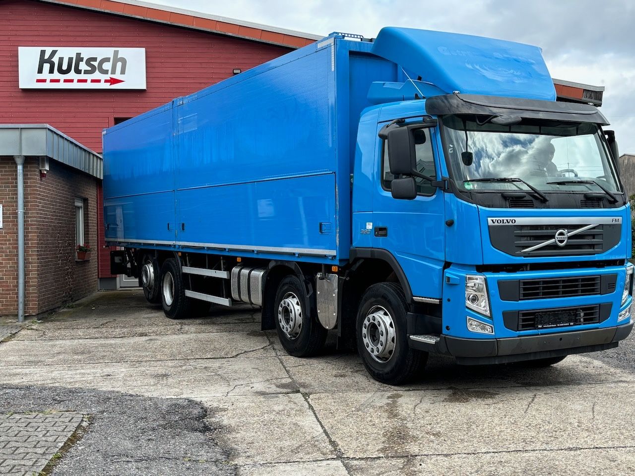 Volvo FM 330 Koffer10m/Lbw. 4achser