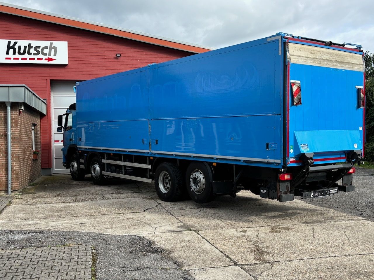 Fahrzeugabbildung Volvo FM 330 Koffer10m/Lbw. 4achser