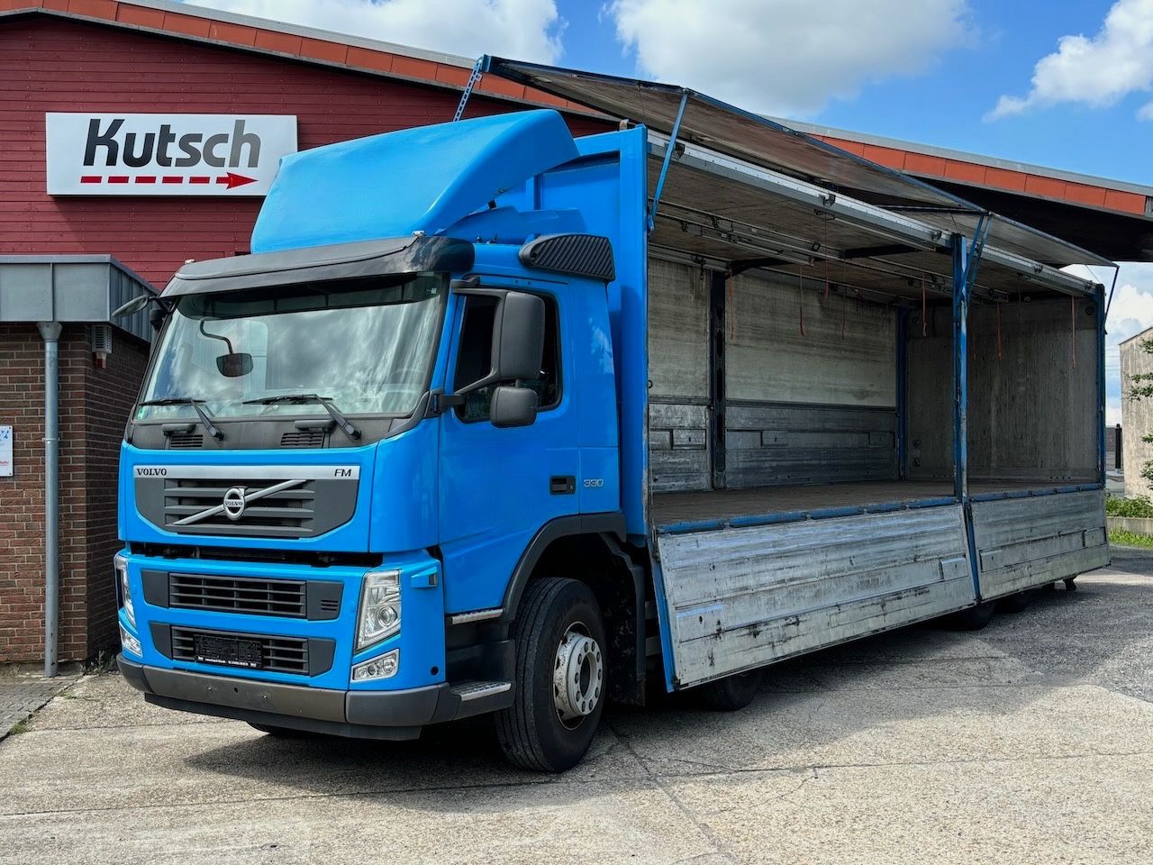Fahrzeugabbildung Volvo FM 330 Koffer10m/Lbw. 4achser