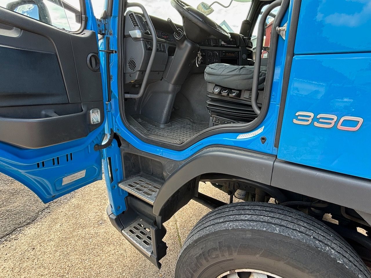 Fahrzeugabbildung Volvo FM 330 Koffer10m/Lbw. 4achser