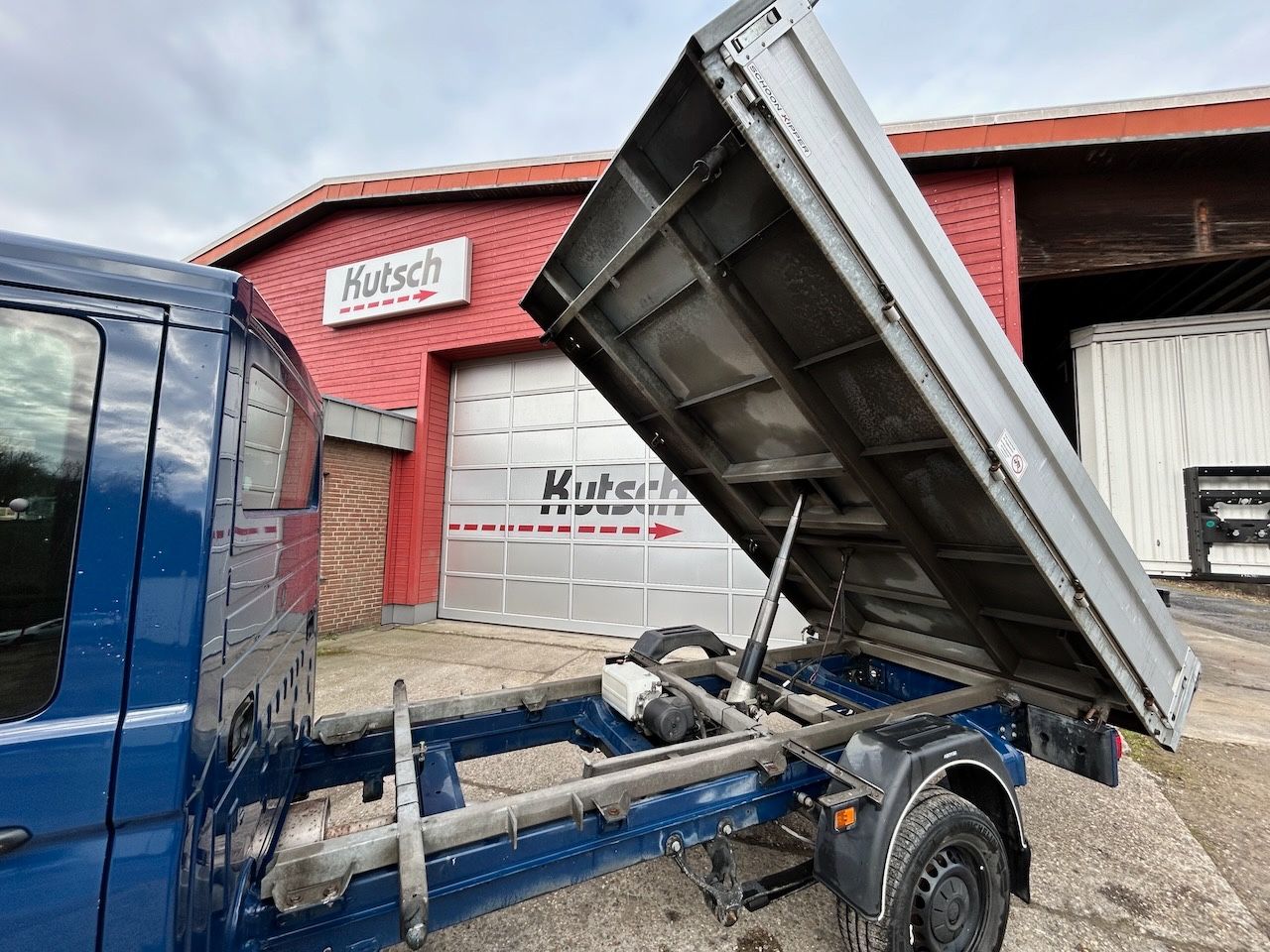 Fahrzeugabbildung Volkswagen Crafter 3 Seiten Kipper  35 DOKA lang 4MOTION,