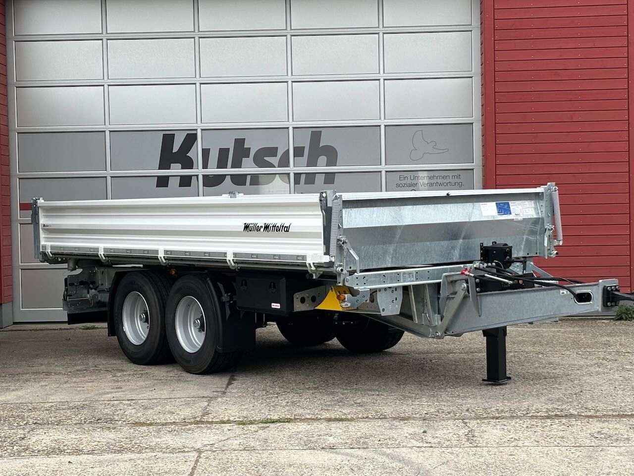 Fahrzeugabbildung Müller-Mitteltal KA-TA-R 11,9/024  Breitreifen, Alu-Rampen, LED