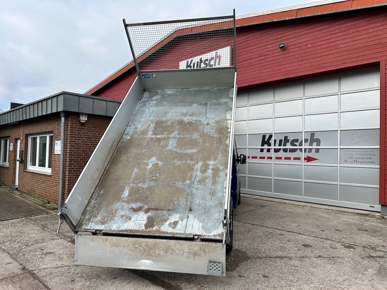 Fahrzeugabbildung Volkswagen Crafter 3 Seiten Kipper  35 DOKA Allrad