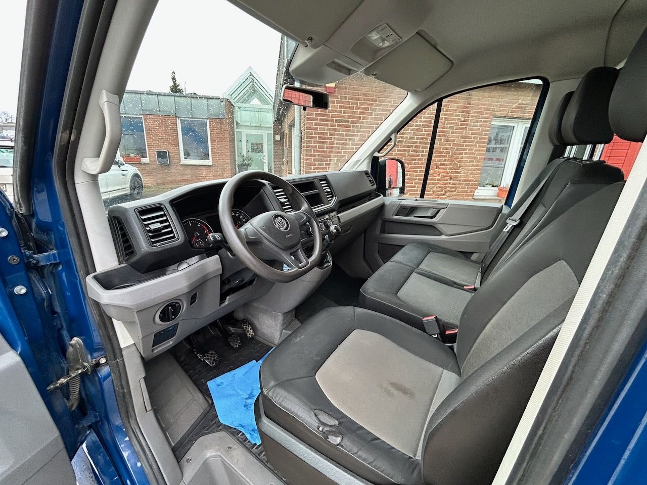 Fahrzeugabbildung Volkswagen Crafter 3 Seiten Kipper  35 DOKA Allrad