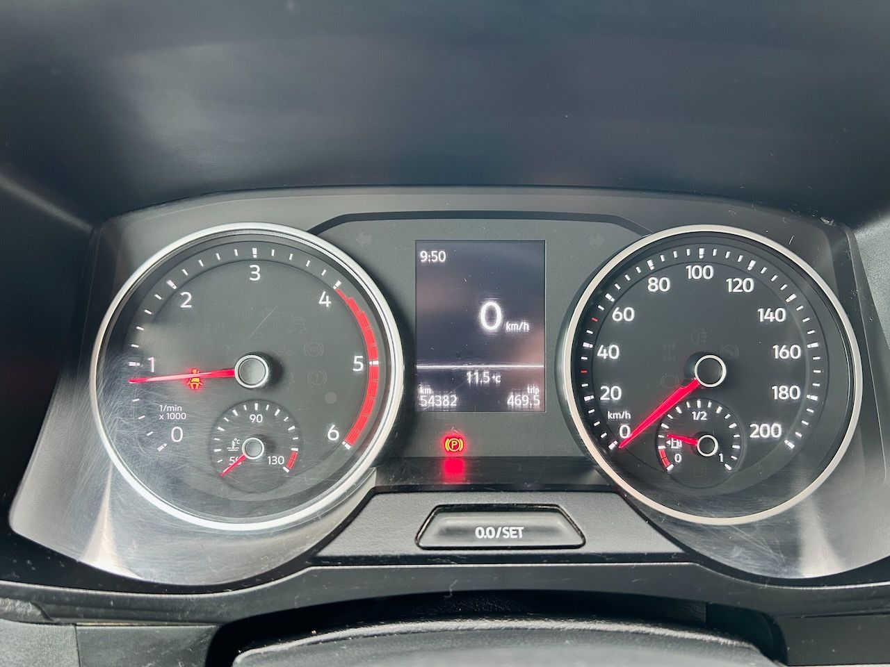 Fahrzeugabbildung Volkswagen Crafter 3 Seiten Kipper  35 DOKA Allrad