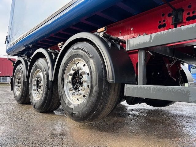 Fahrzeugabbildung Schmitz Cargobull Alumulde mit el, Cramaro, 34m³, Kunststoffbesch