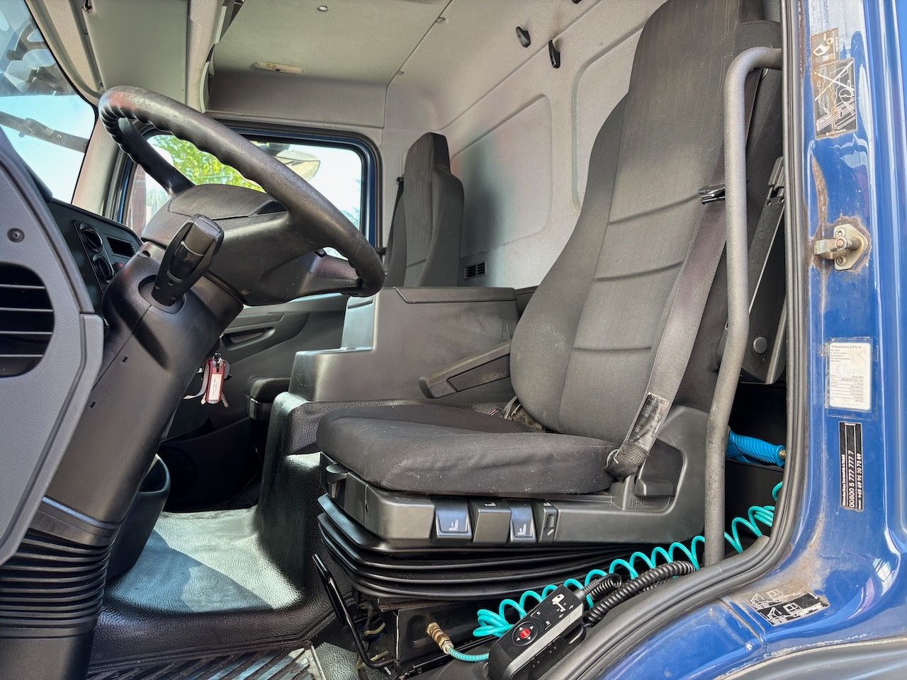 Fahrzeugabbildung Mercedes-Benz Atego 1521L Pritschenwagen/Lbw.