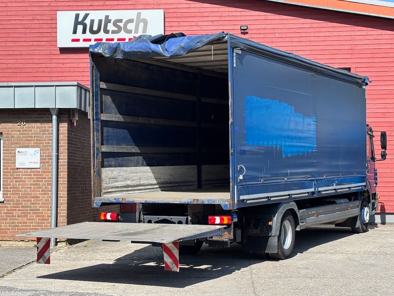 Fahrzeugabbildung Mercedes-Benz Atego 1521L Pritschenwagen/Lbw.