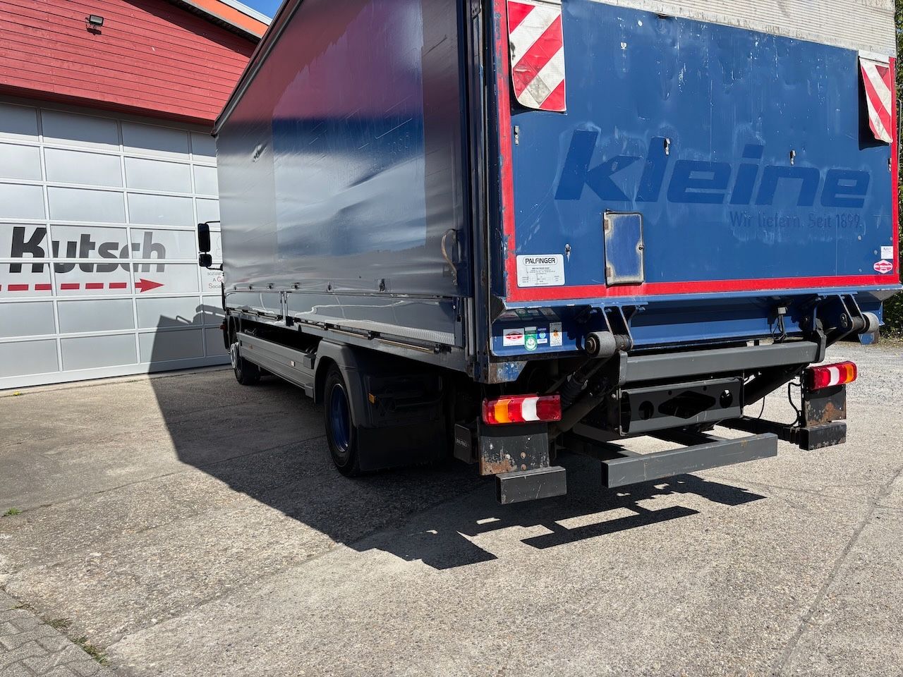 Fahrzeugabbildung Mercedes-Benz Atego 1521L Pritschenwagen/Lbw.