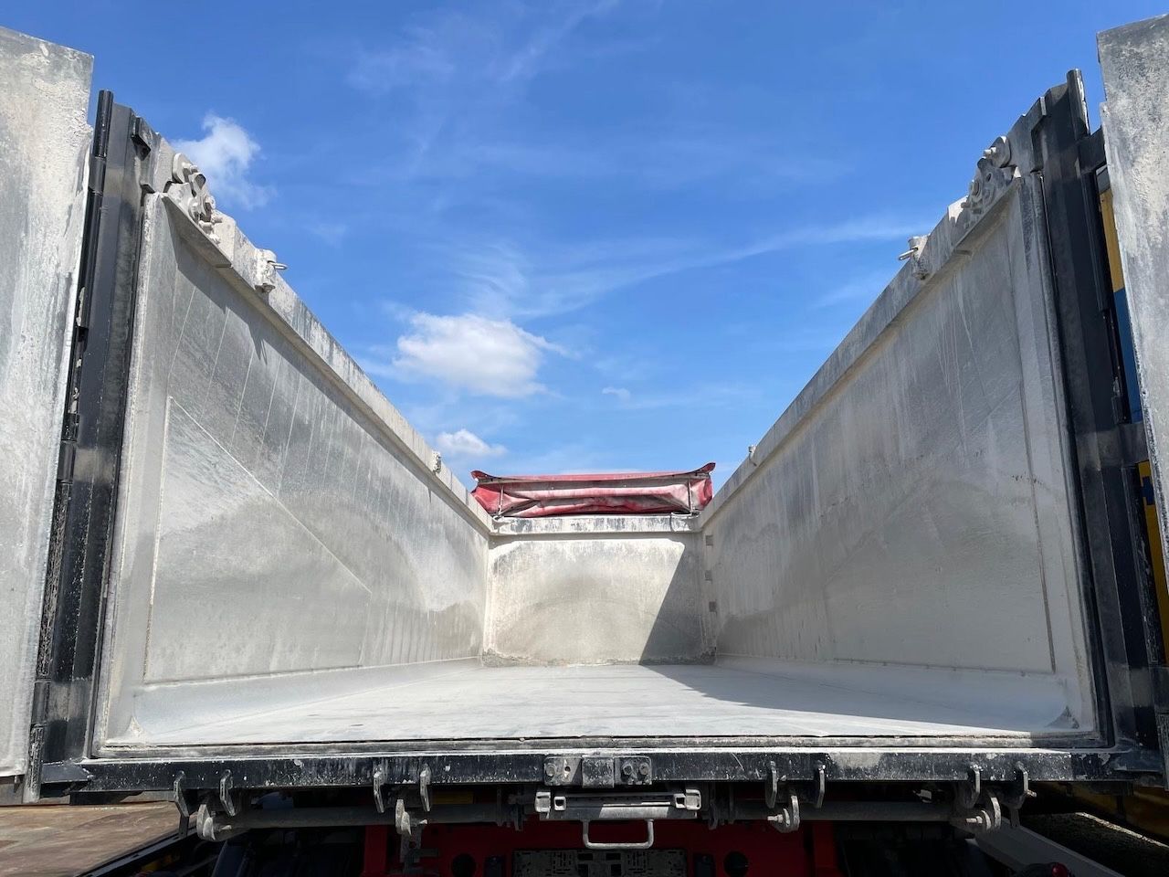Fahrzeugabbildung Schmitz Cargobull Alumulde, elektr. Cramaro, Kombiklappe  30m³
