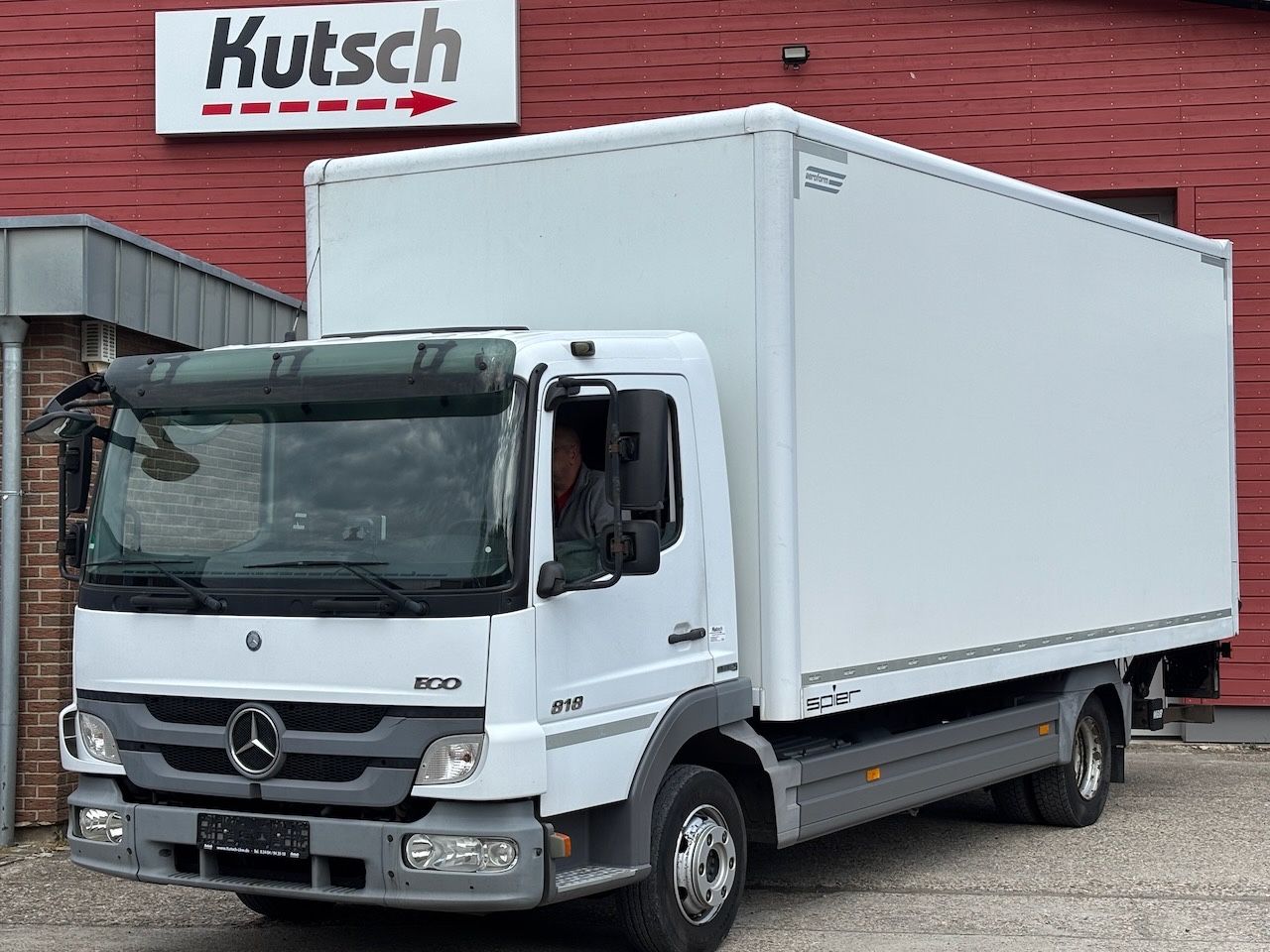 Mercedes-Benz 818 L Atego mit Hebebühne, Klima, AHK