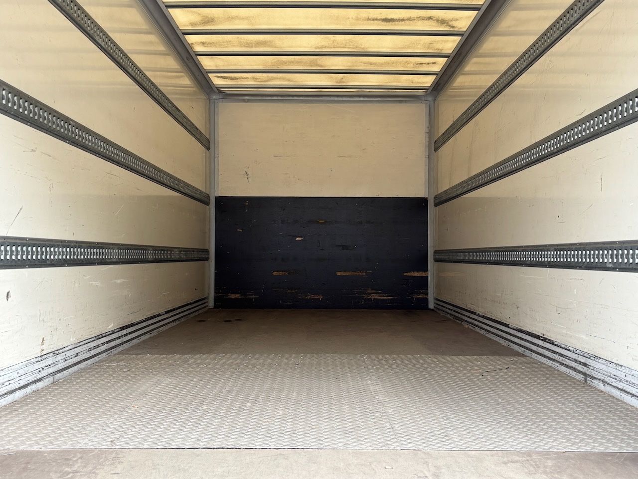 Fahrzeugabbildung Mercedes-Benz 818 L Atego mit Hebebühne, Klima, AHK