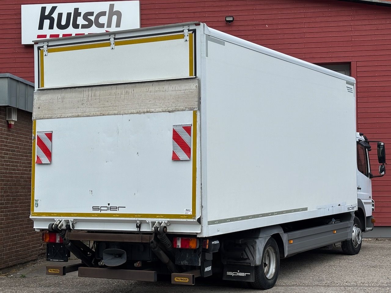 Fahrzeugabbildung Mercedes-Benz 818 L Atego mit Hebebühne, Klima, AHK