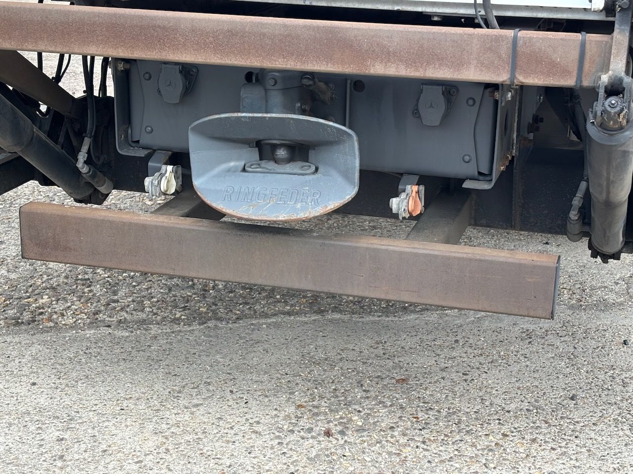 Fahrzeugabbildung Mercedes-Benz 818 L Atego mit Hebebühne, Klima, AHK