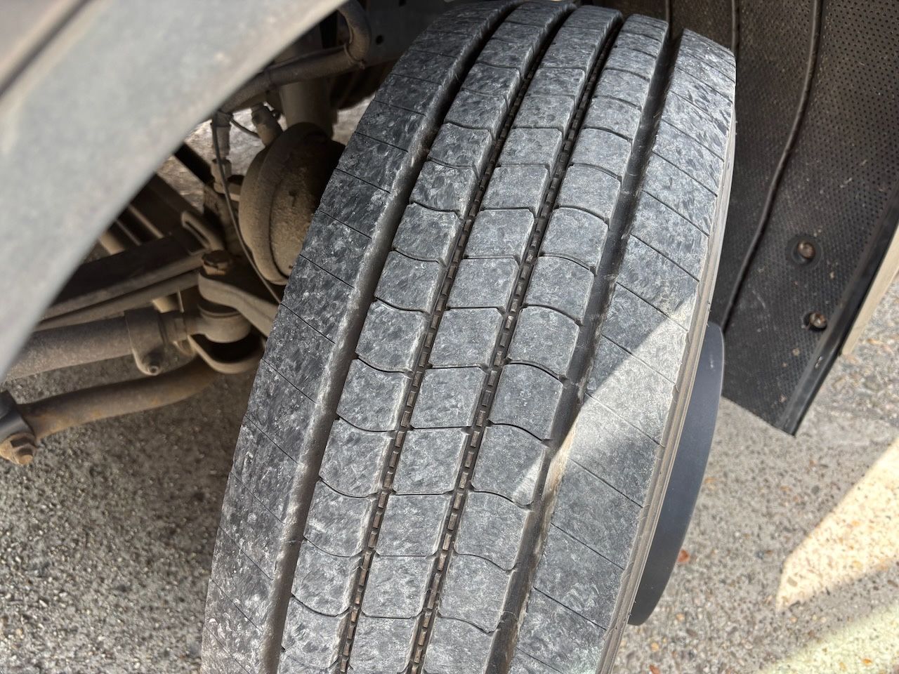 Fahrzeugabbildung Iveco ML140E25 offene Pritsche, AHK