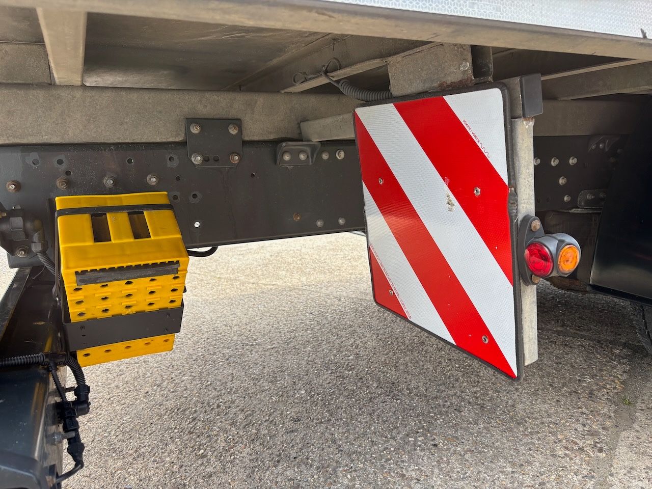 Fahrzeugabbildung Iveco ML140E25 offene Pritsche, AHK