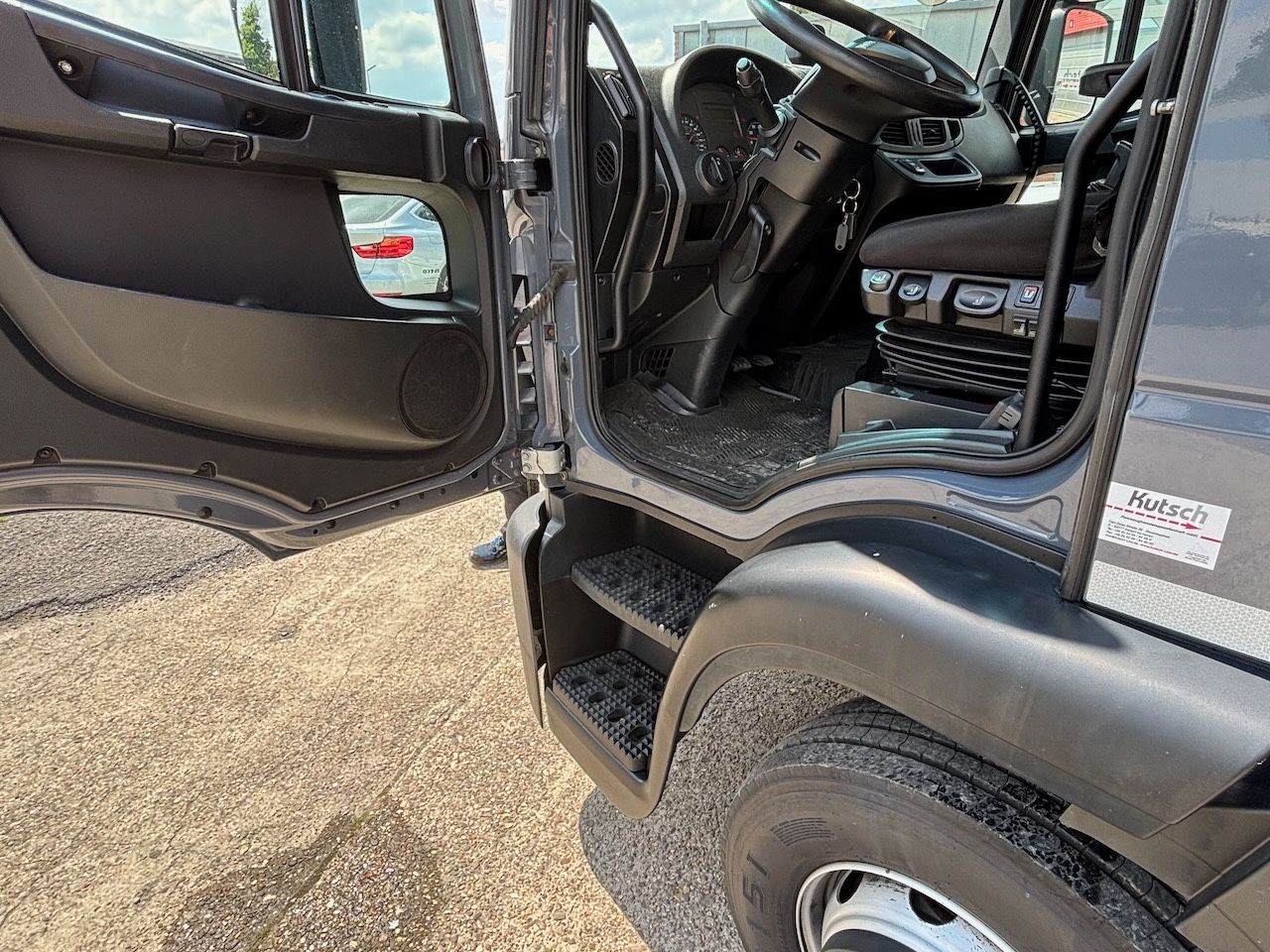 Fahrzeugabbildung Iveco ML140E25 offene Pritsche, AHK