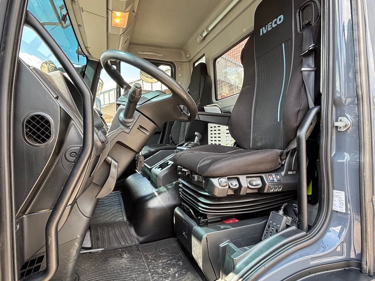 Fahrzeugabbildung Iveco ML140E25 offene Pritsche, AHK