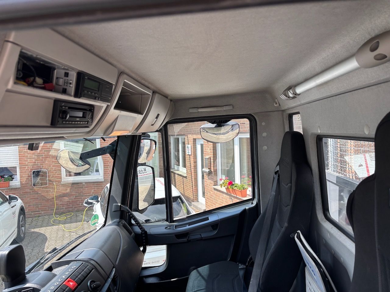Fahrzeugabbildung Iveco ML140E25 offene Pritsche, AHK