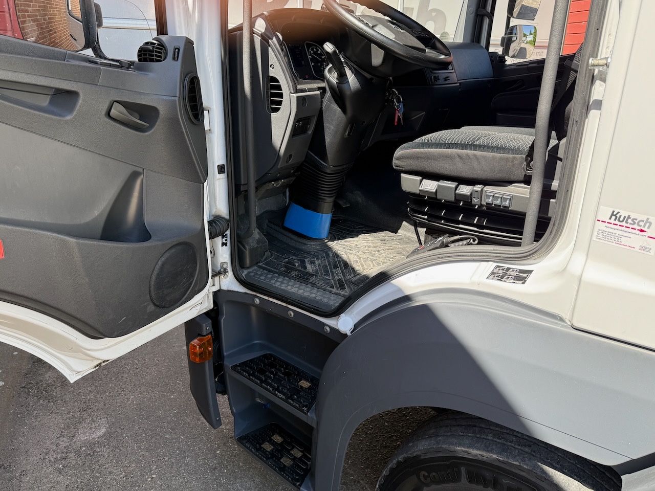 Fahrzeugabbildung Mercedes-Benz Atego 818L Plane, Ladebordwand, Klima, AHK