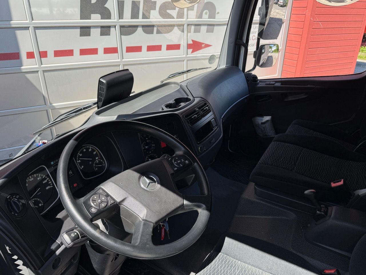 Fahrzeugabbildung Mercedes-Benz Atego 818L Plane, Ladebordwand, Klima, AHK