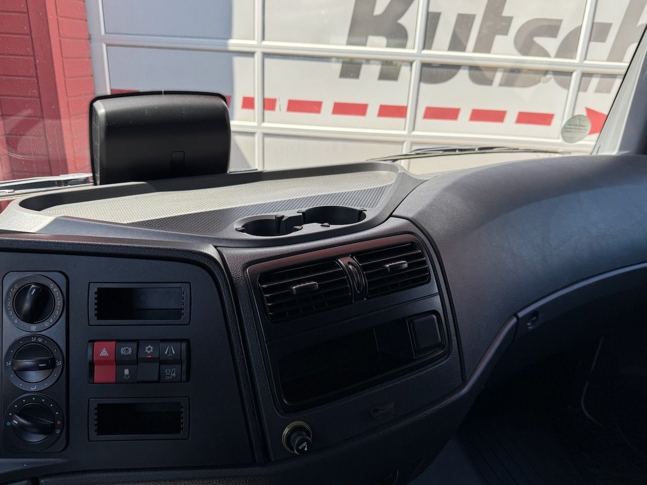 Fahrzeugabbildung Mercedes-Benz Atego 818L Plane, Ladebordwand, Klima, AHK