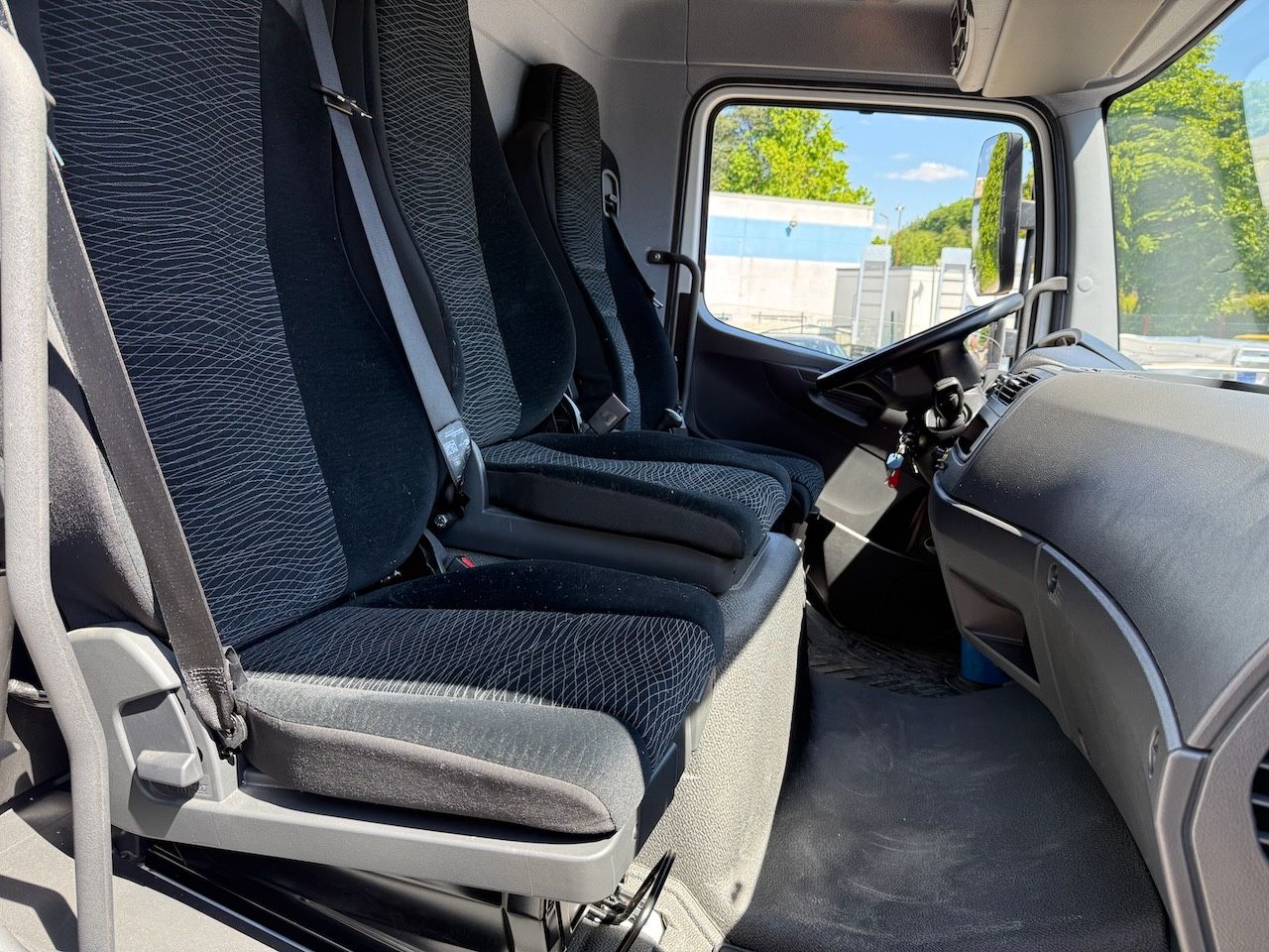 Fahrzeugabbildung Mercedes-Benz Atego 818L Plane, Ladebordwand, Klima, AHK