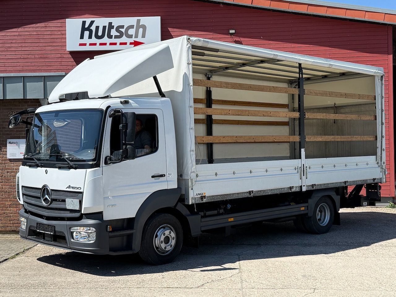 Fahrzeugabbildung Mercedes-Benz Atego 818L Plane, Ladebordwand, Klima, AHK