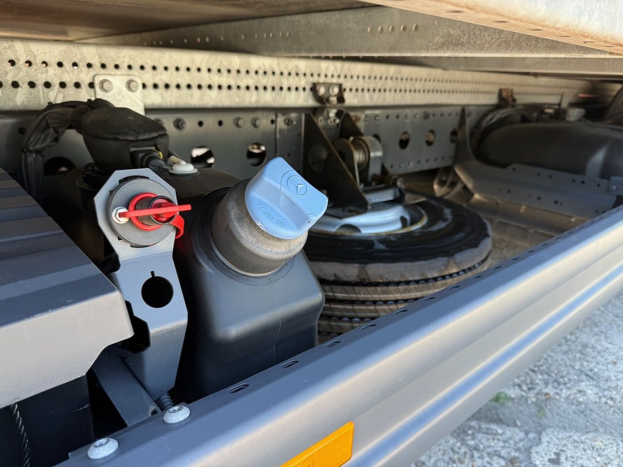 Fahrzeugabbildung Mercedes-Benz Atego 818L Plane, Ladebordwand, Klima, AHK