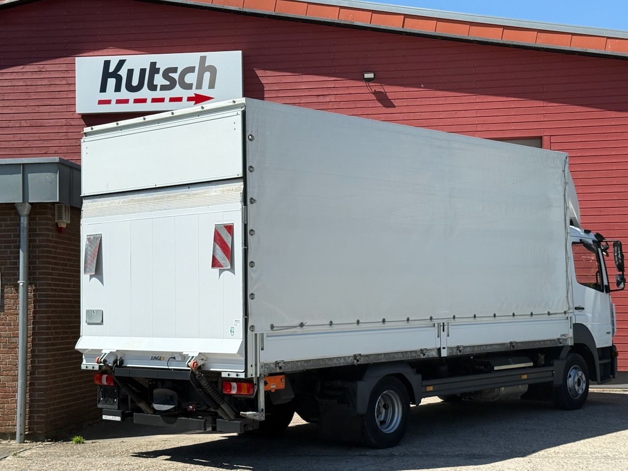 Fahrzeugabbildung Mercedes-Benz Atego 818L Plane, Ladebordwand, Klima, AHK