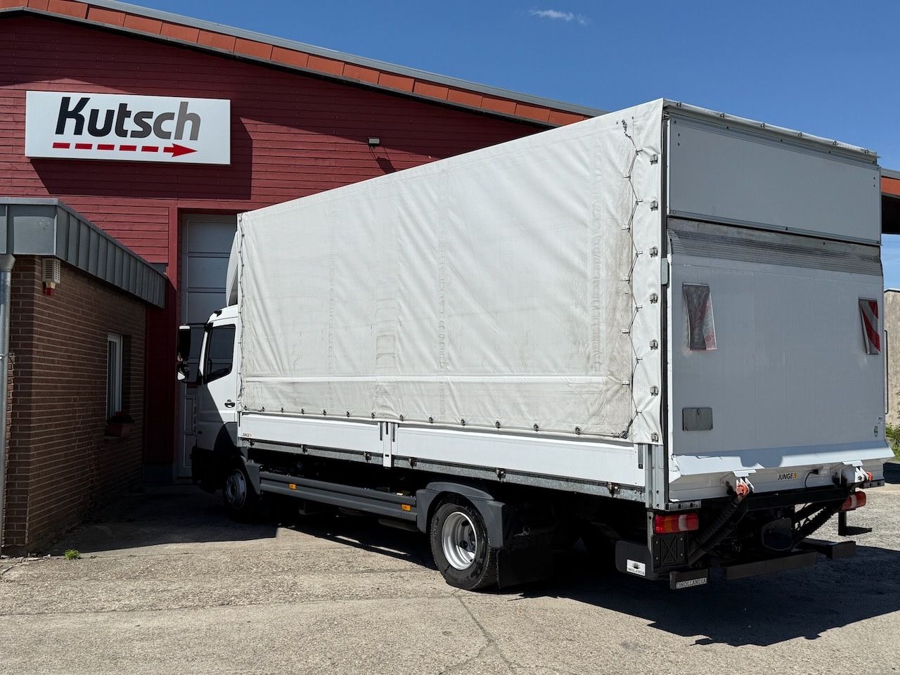 Fahrzeugabbildung Mercedes-Benz Atego 818L Plane, Ladebordwand, Klima, AHK