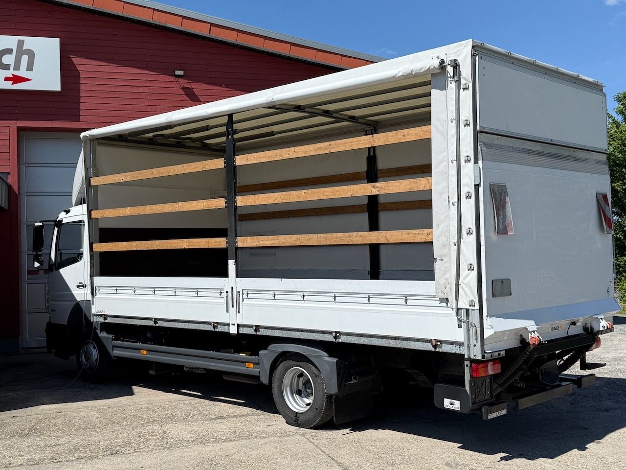 Fahrzeugabbildung Mercedes-Benz Atego 818L Plane, Ladebordwand, Klima, AHK