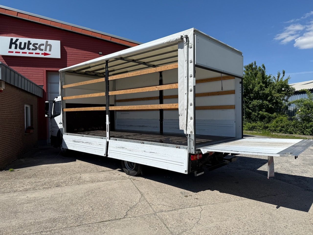 Fahrzeugabbildung Mercedes-Benz Atego 818L Plane, Ladebordwand, Klima, AHK