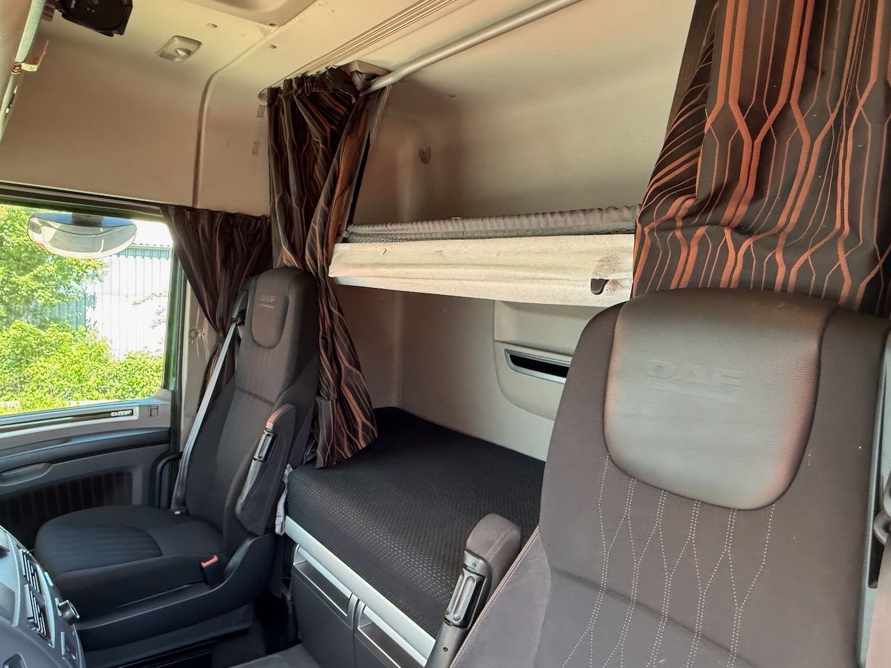 Fahrzeugabbildung DAF XF 480 Plane 6x2