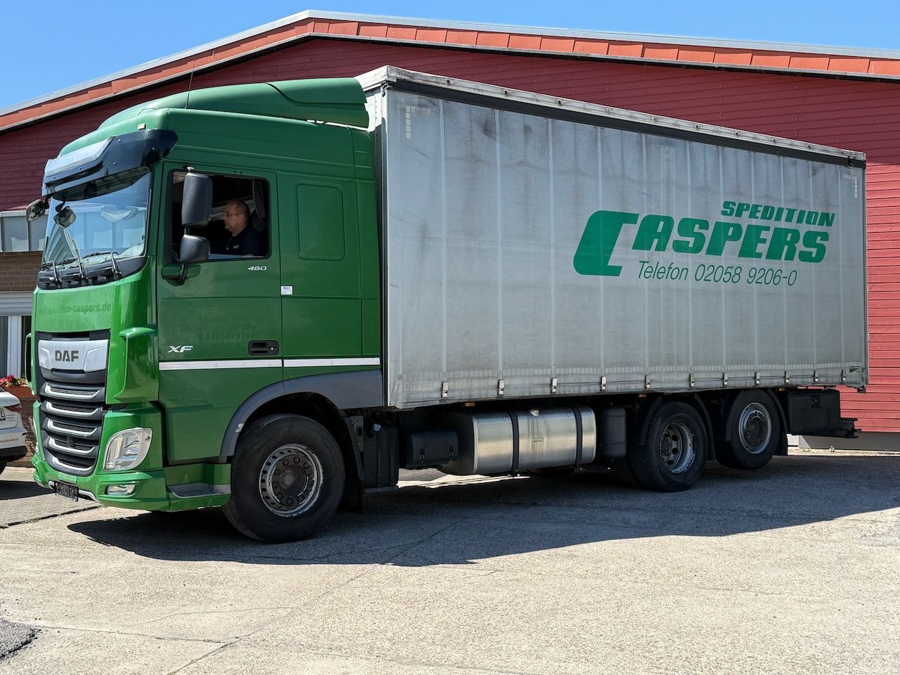 Fahrzeugabbildung DAF XF 480 Plane 6x2