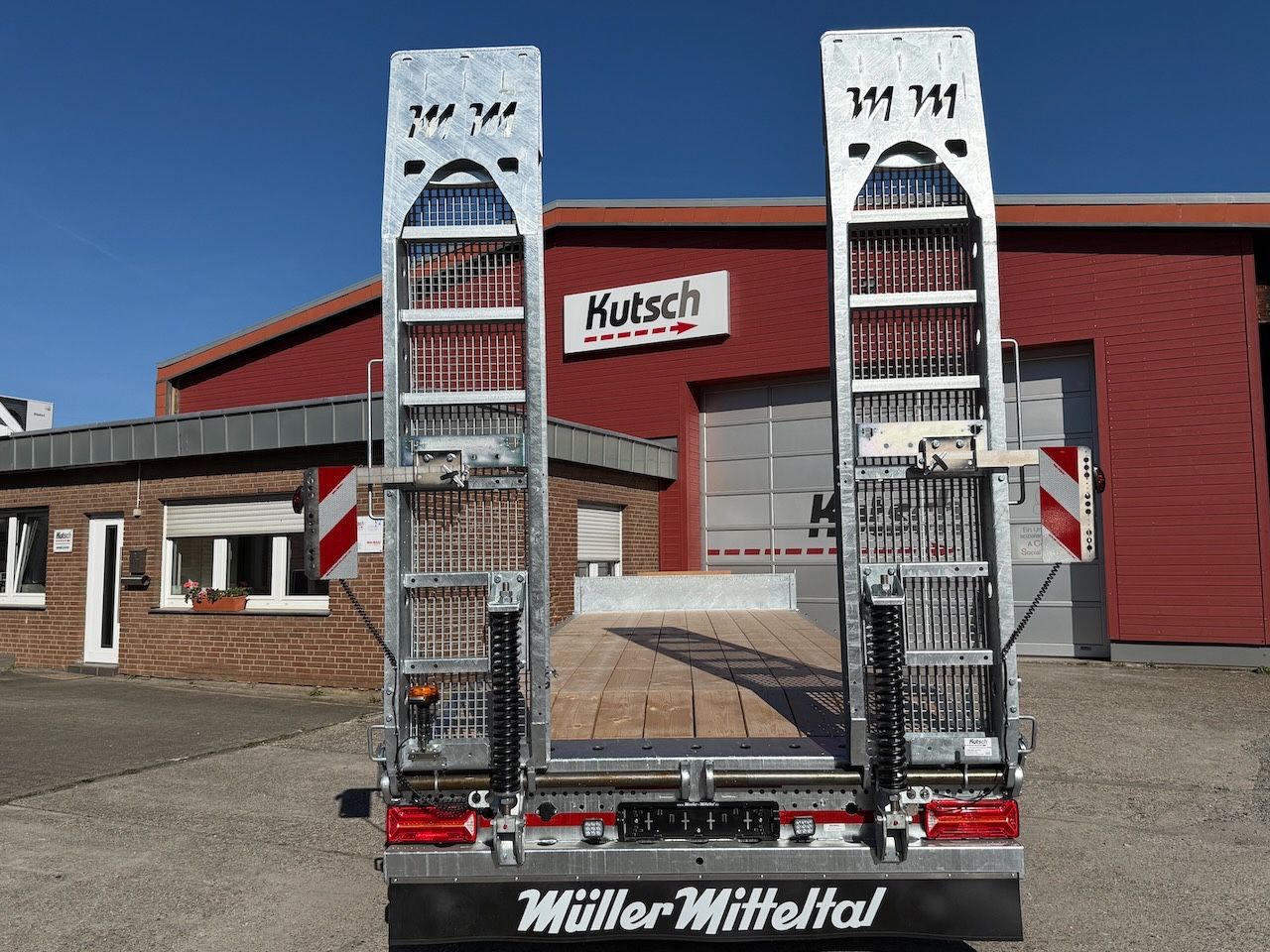 Fahrzeugabbildung Müller-Mitteltal ETÜ-TA-R 21 Plateau 7m, luftgefedert, LED