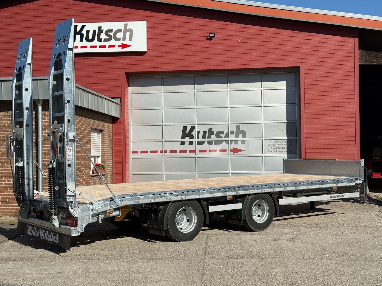 Fahrzeugabbildung Müller-Mitteltal ETÜ-TA-R 21 Plateau 7m, luftgefedert, LED