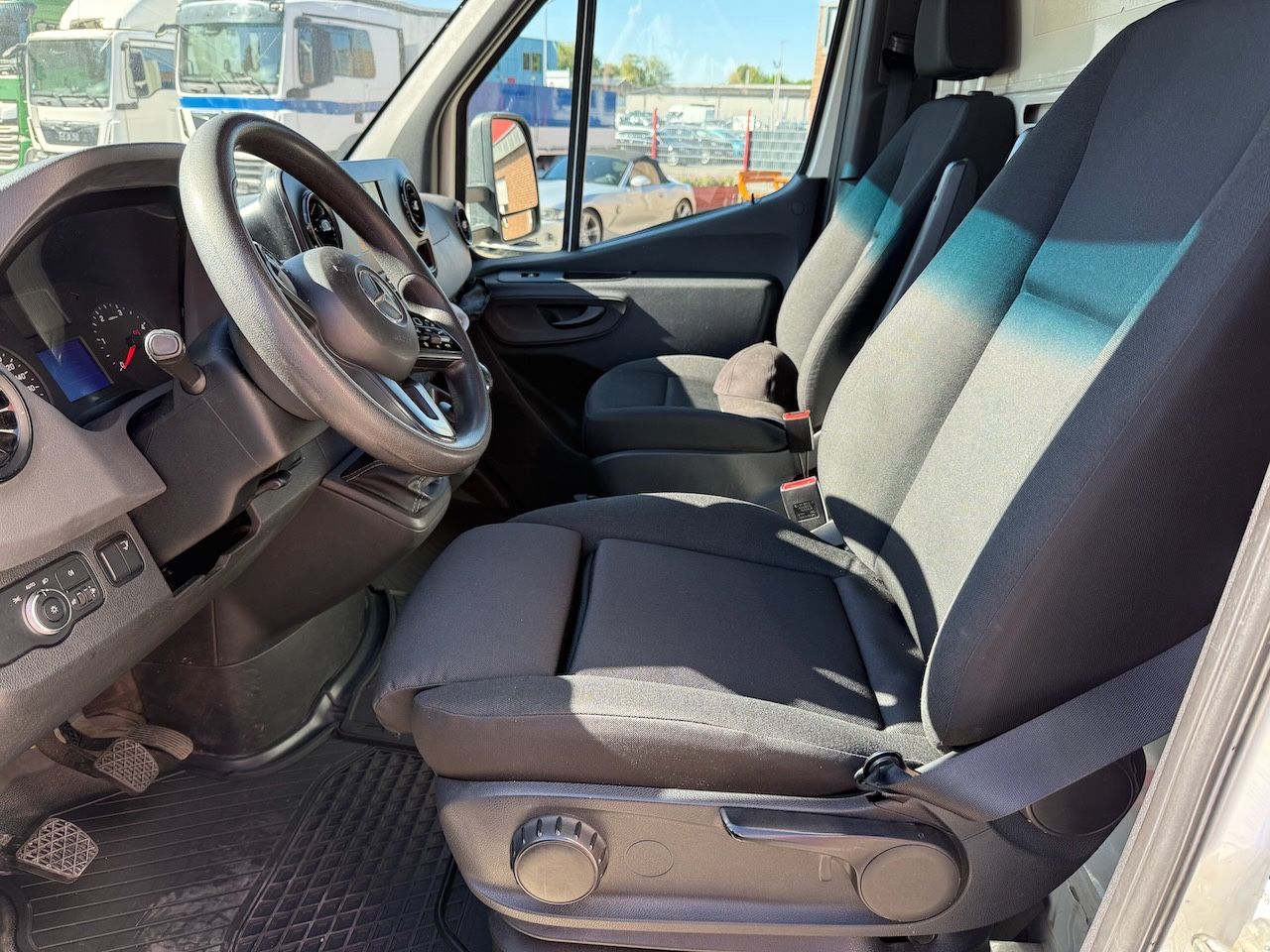 Fahrzeugabbildung Mercedes-Benz Sprinter III Koffer 514 CDI Ladebordwand
