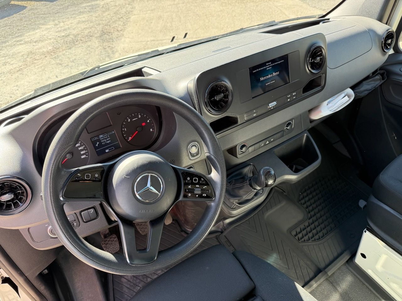 Fahrzeugabbildung Mercedes-Benz Sprinter III Koffer 514 CDI Ladebordwand
