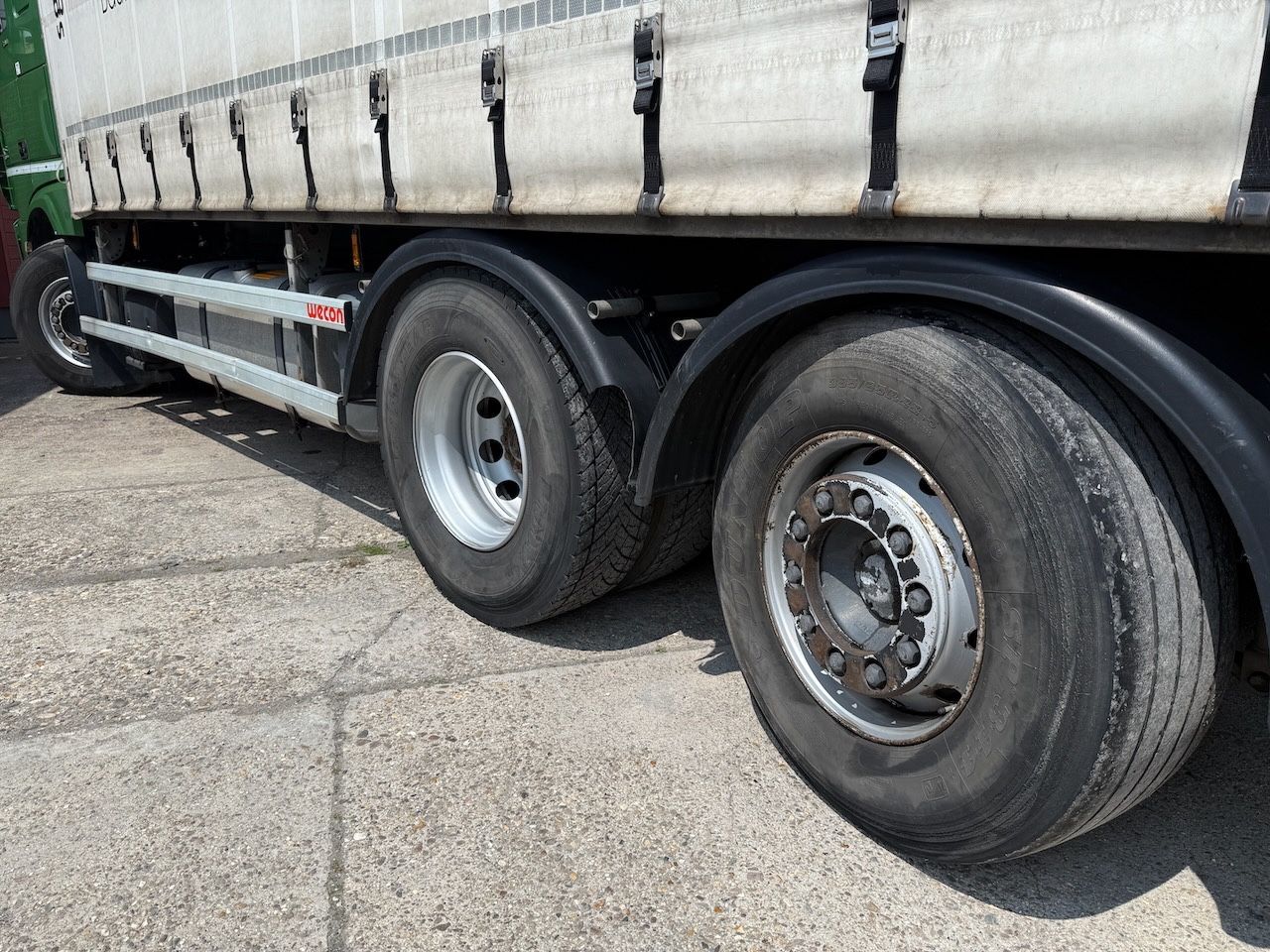 Fahrzeugabbildung DAF XF 460 SpaceCab, Edscha, Lenkachse, Intarder