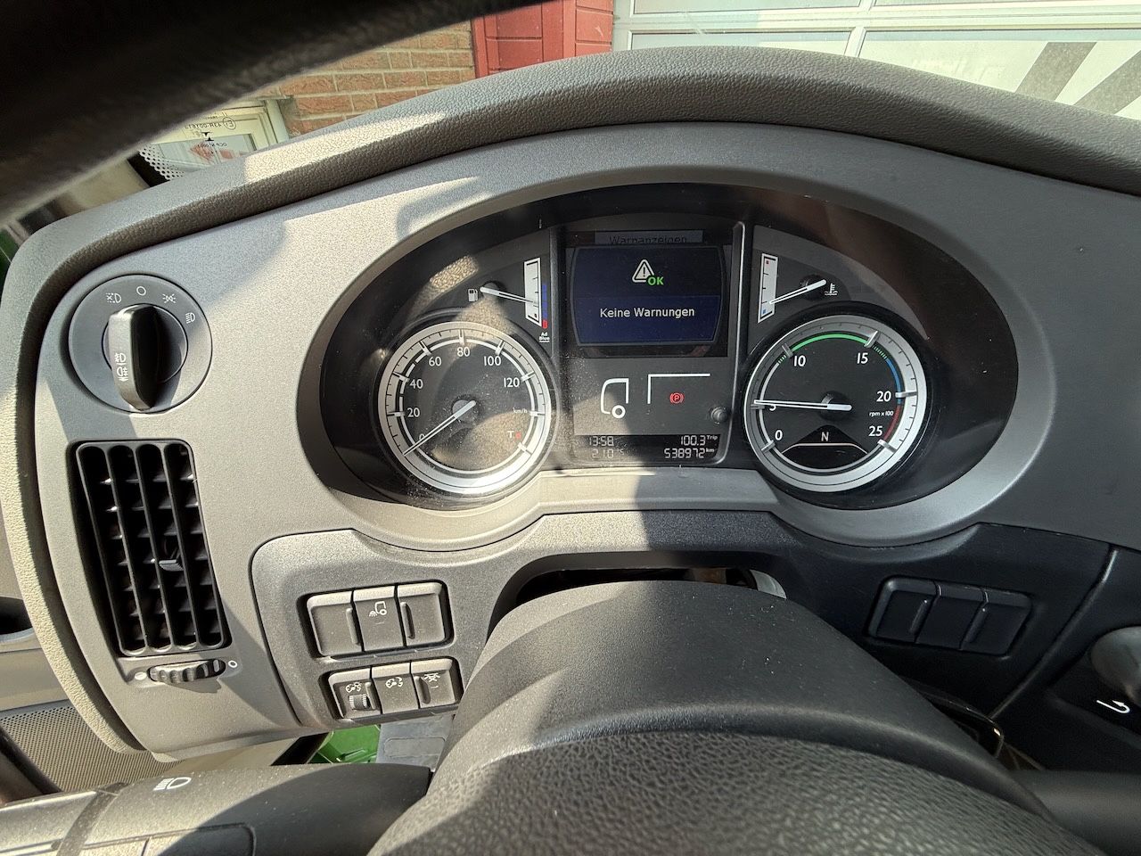 Fahrzeugabbildung DAF XF 460 SpaceCab, Edscha, Lenkachse, Intarder