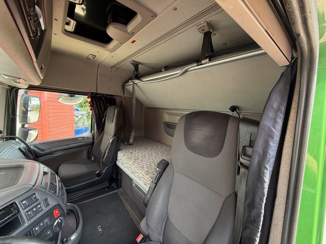 Fahrzeugabbildung DAF XF 460 SpaceCab, Edscha, Lenkachse, Intarder