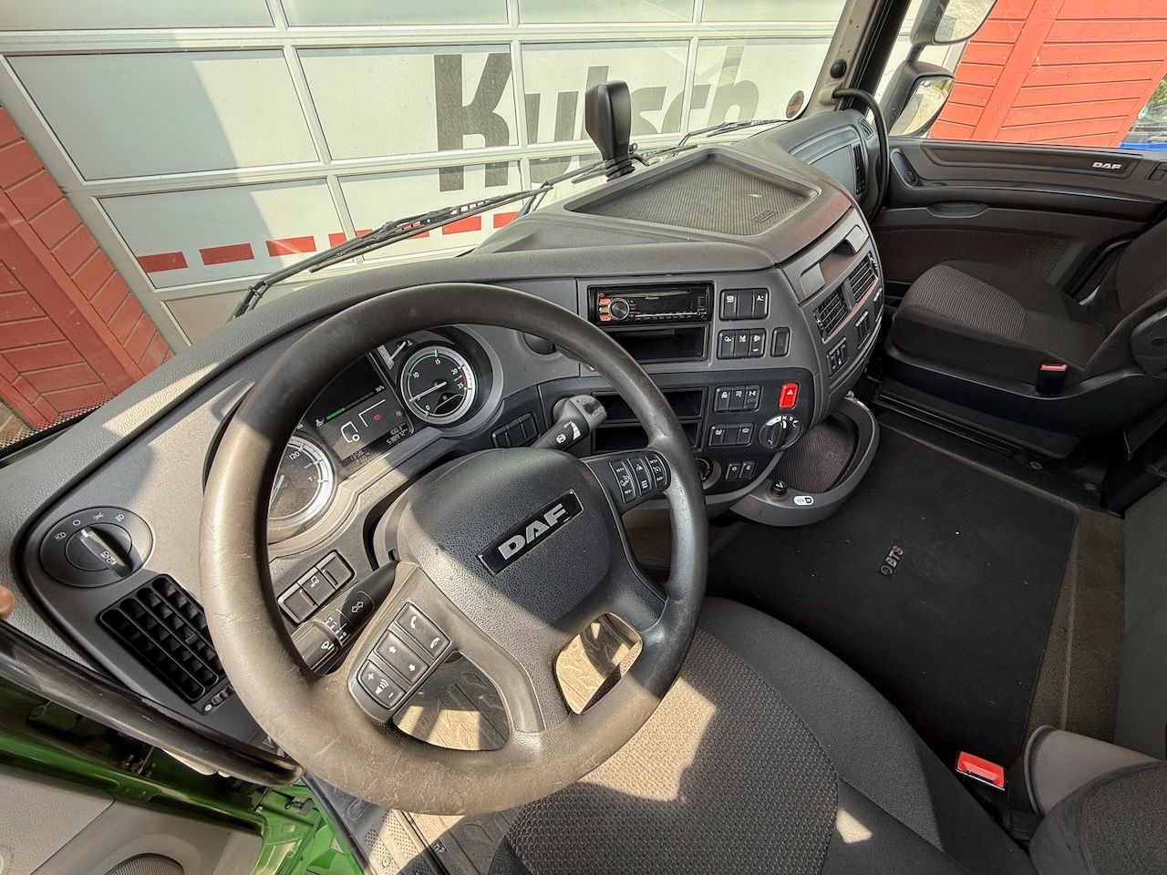 Fahrzeugabbildung DAF XF 460 SpaceCab, Edscha, Lenkachse, Intarder