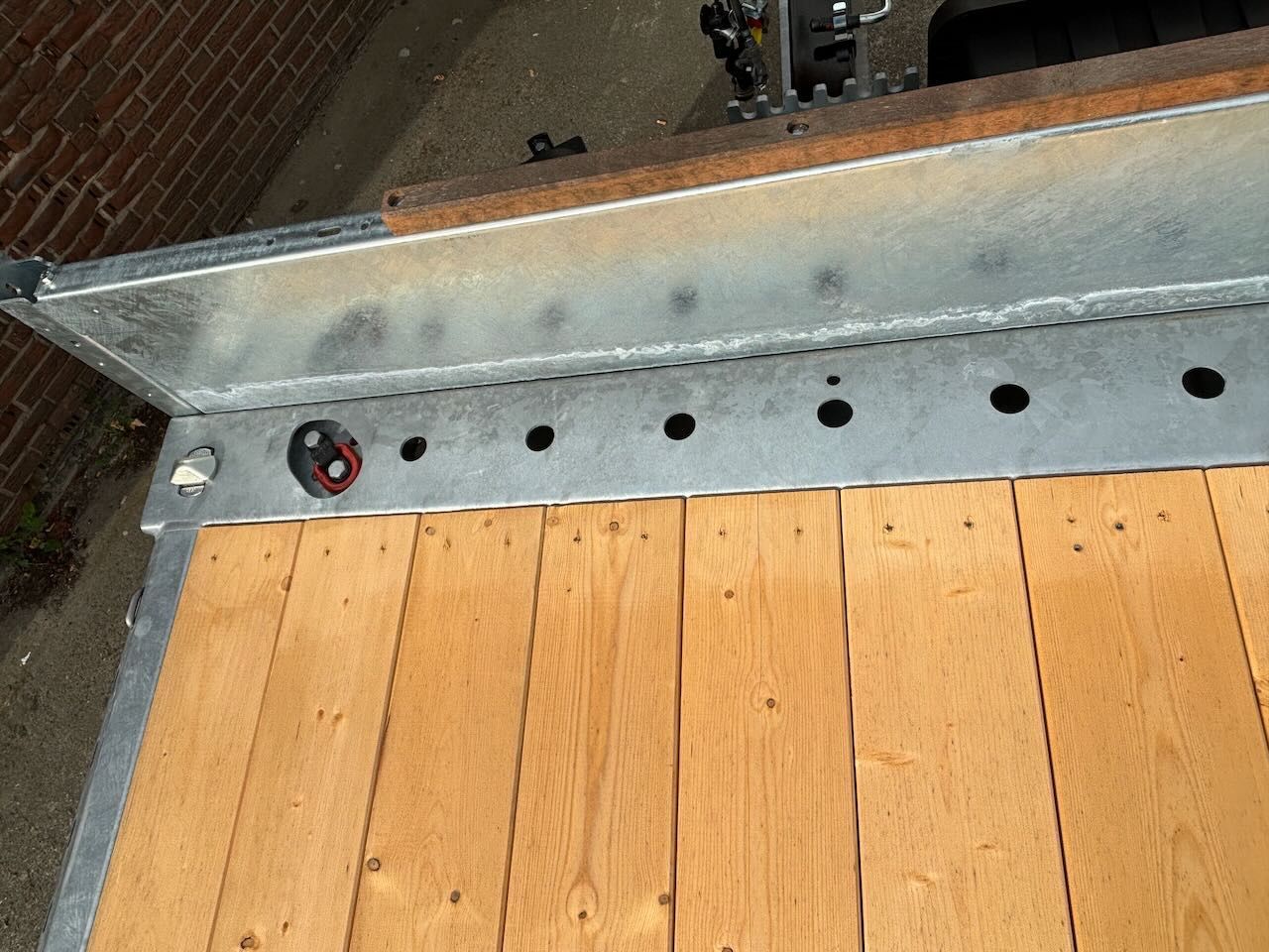 Fahrzeugabbildung Müller-Mitteltal ETÜTAR 14,4  Plateau, LED  Runduml. Containerver