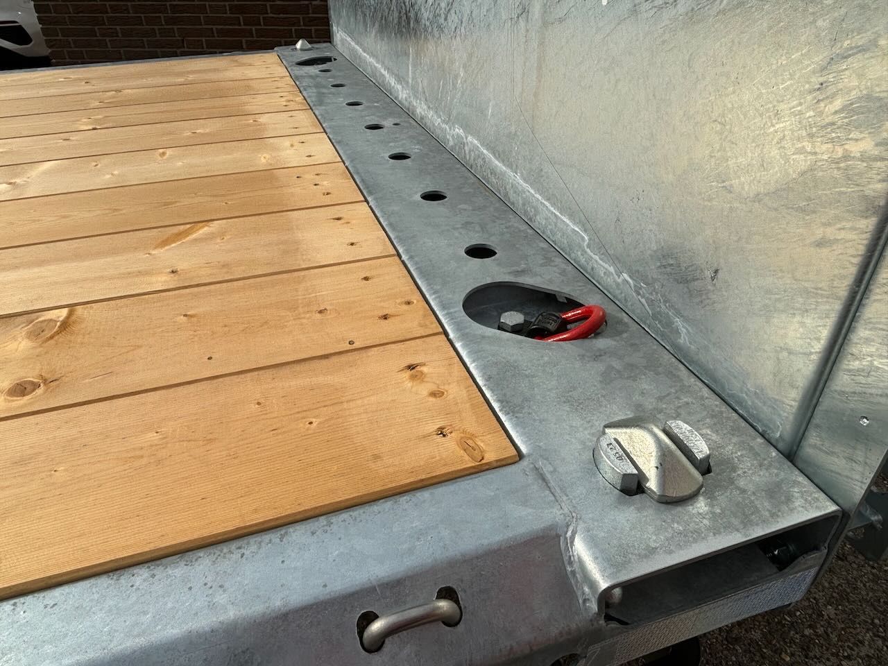 Fahrzeugabbildung Müller-Mitteltal ETÜTAR 14,4  Plateau, LED  Runduml. Containerver