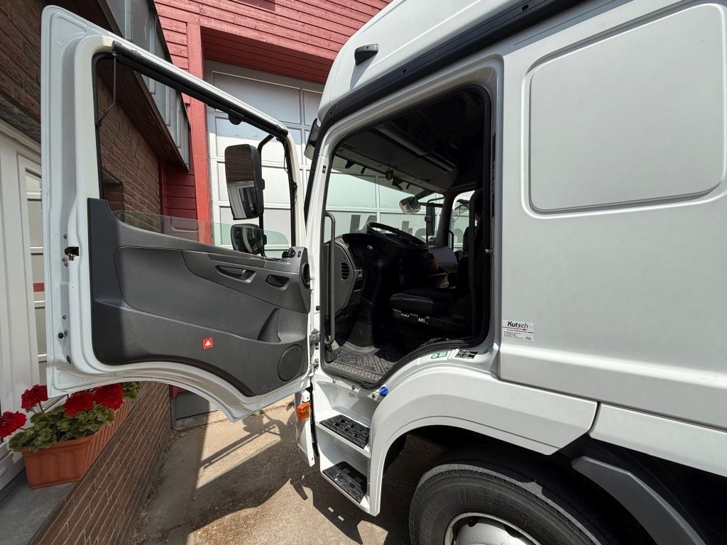 Fahrzeugabbildung Mercedes-Benz Atego 1530L gr. Fhs. Pritsche / Plane + LBW