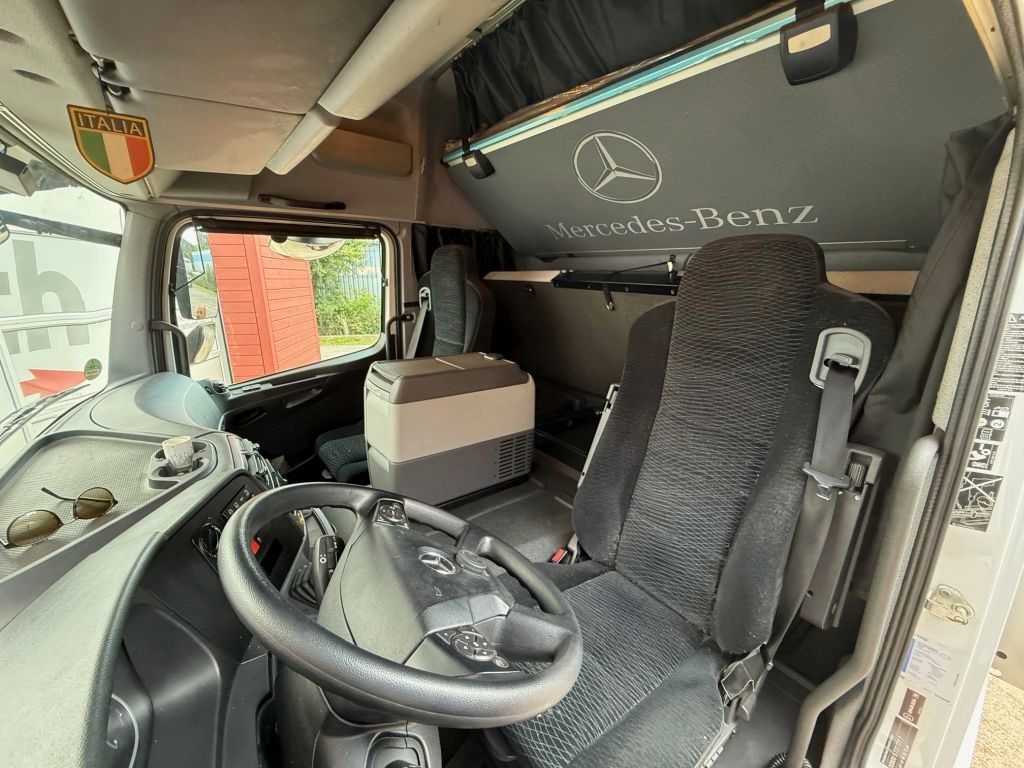 Fahrzeugabbildung Mercedes-Benz Atego 1530L gr. Fhs. Pritsche / Plane + LBW