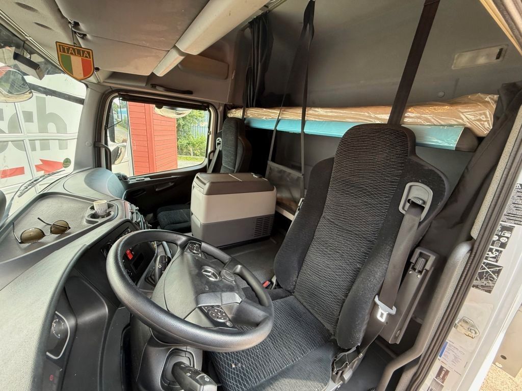 Fahrzeugabbildung Mercedes-Benz Atego 1530L gr. Fhs. Pritsche / Plane + LBW